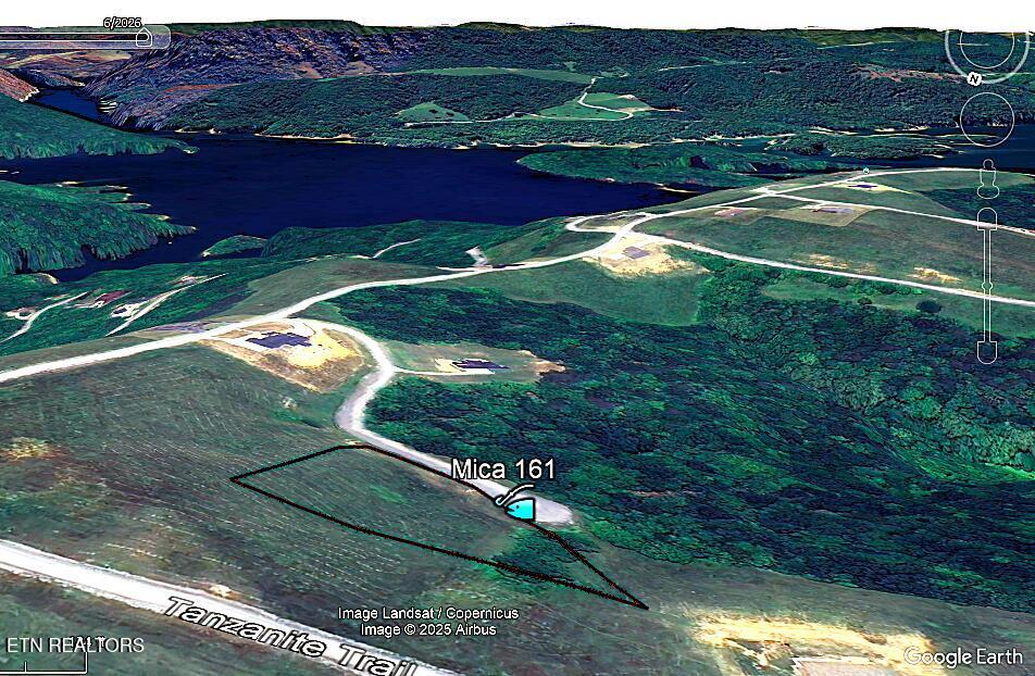 Image 1: Great location at Norris