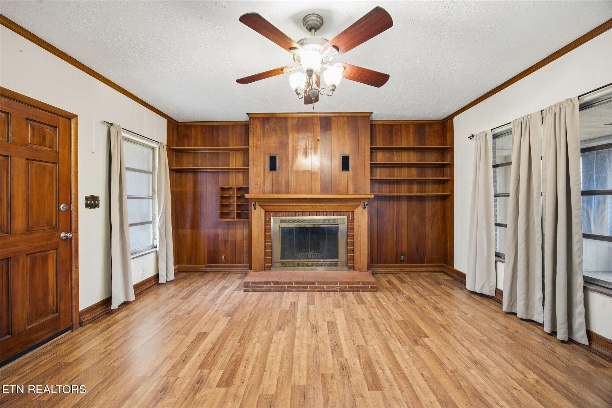 Image 3: Front entry room