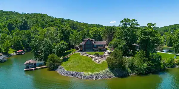114 Chickasaw Point
