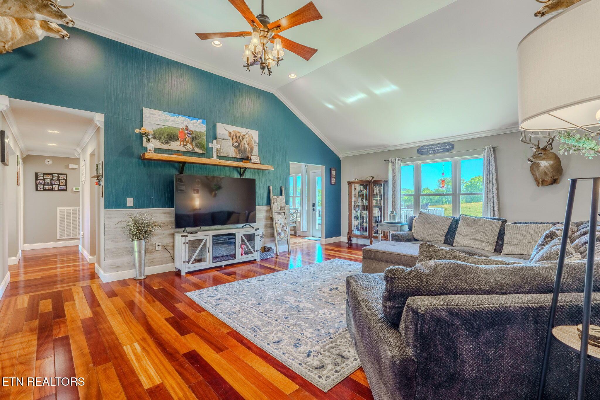 Image 4: 10-web-or-mls-_DSC7318-HDR