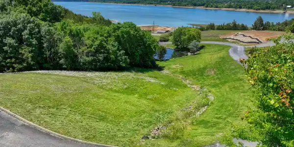 Lot 8 Emerald Pointe