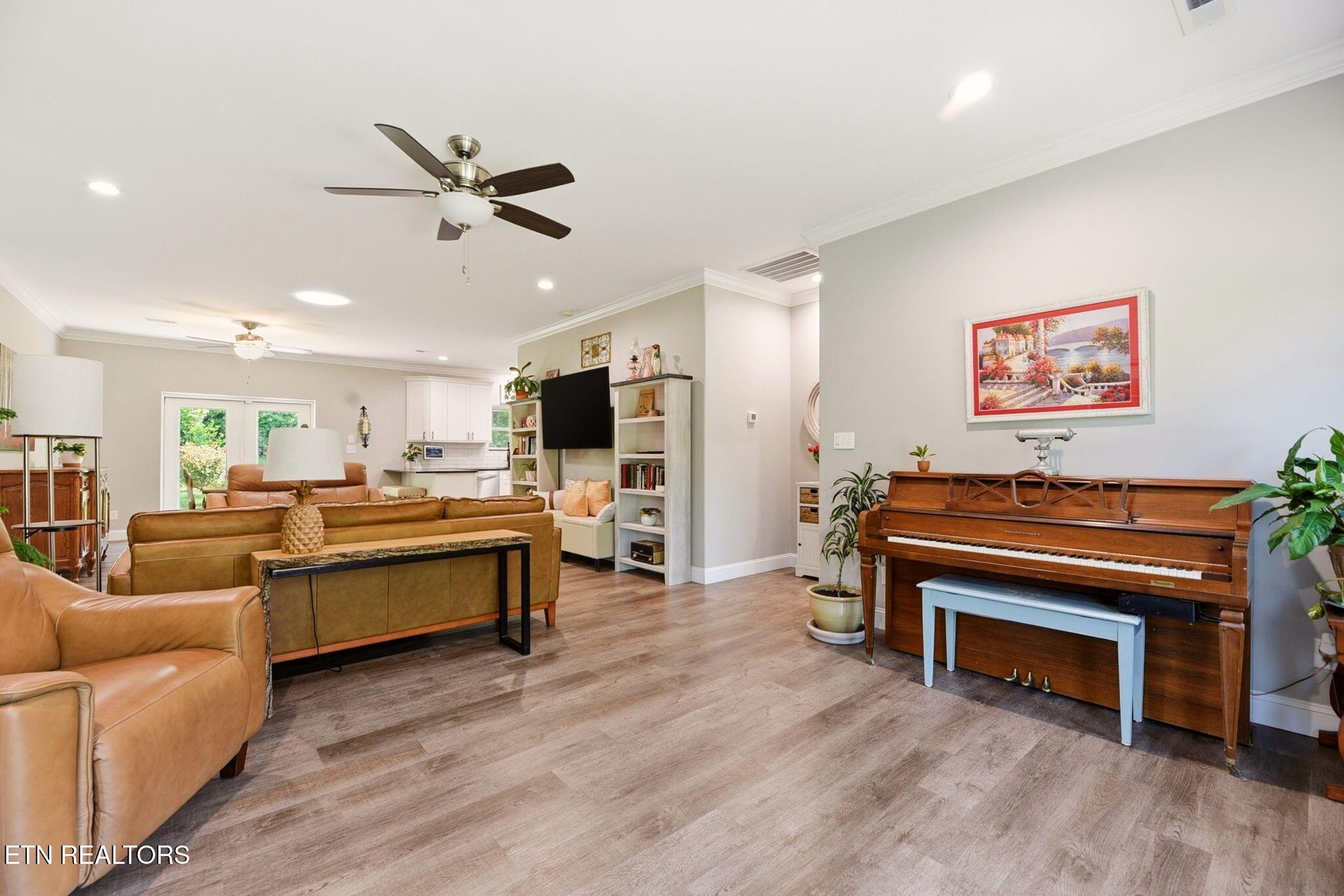 Image 3: 7-web-or-mls-DSC_4368