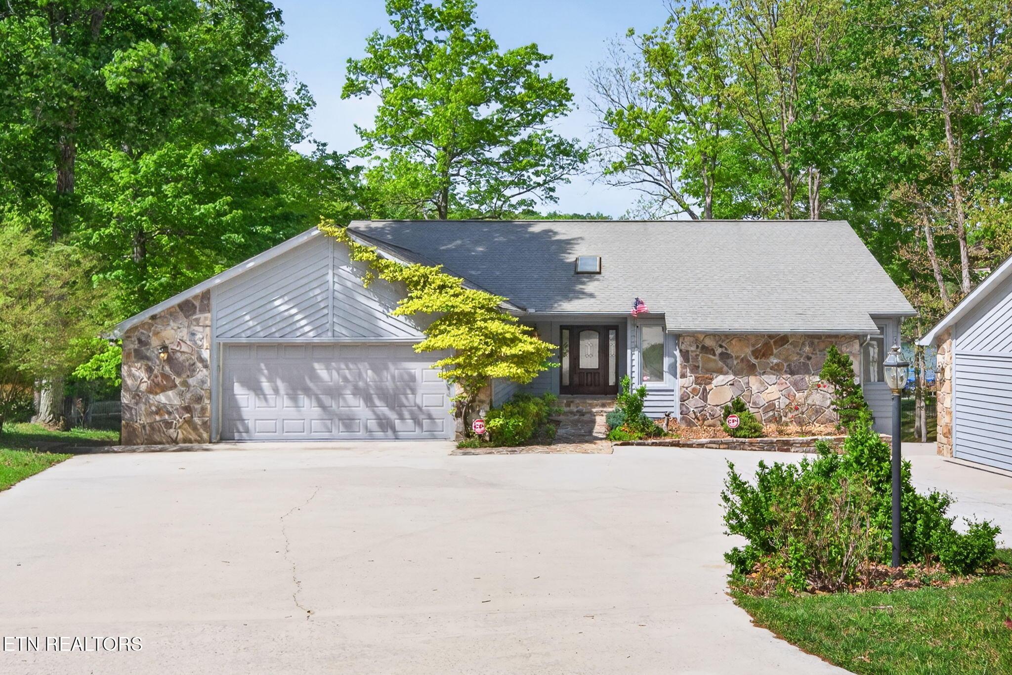 Image 2: 2-web-or-mls-167 Markham Ln_509_TNPC