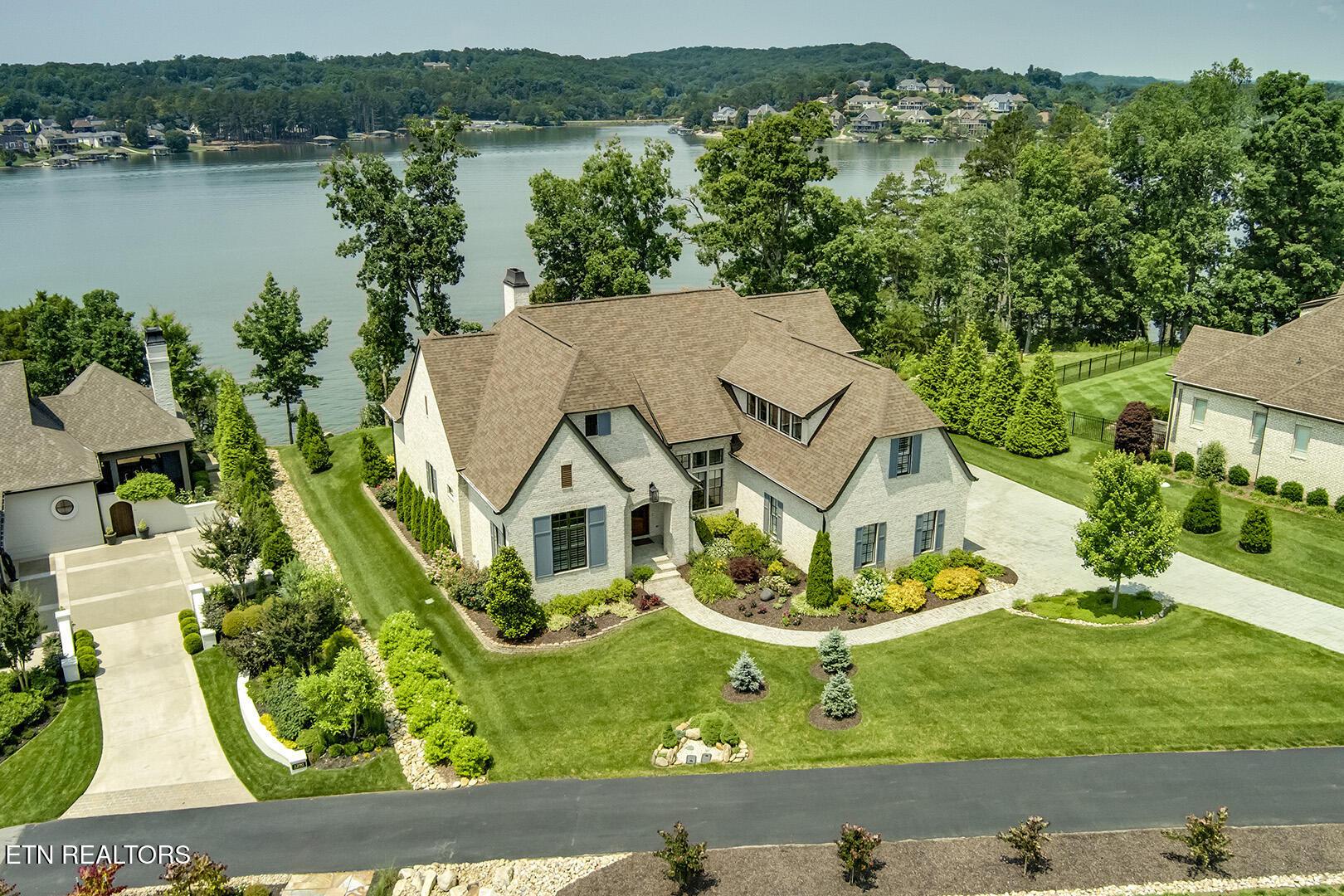 Image 2: 02_ShadowHillDrive_1270_FrontLeftElevate