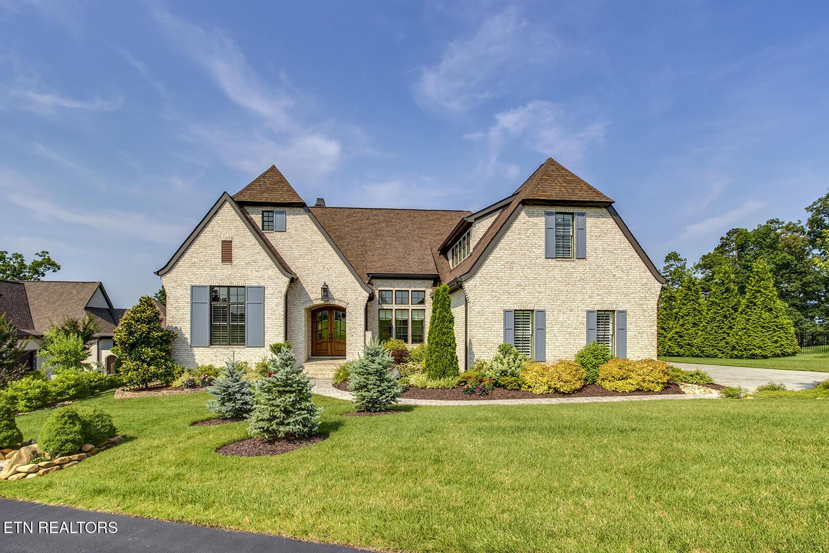 Image 3: 03_ShadowHillDrive_1270_Front