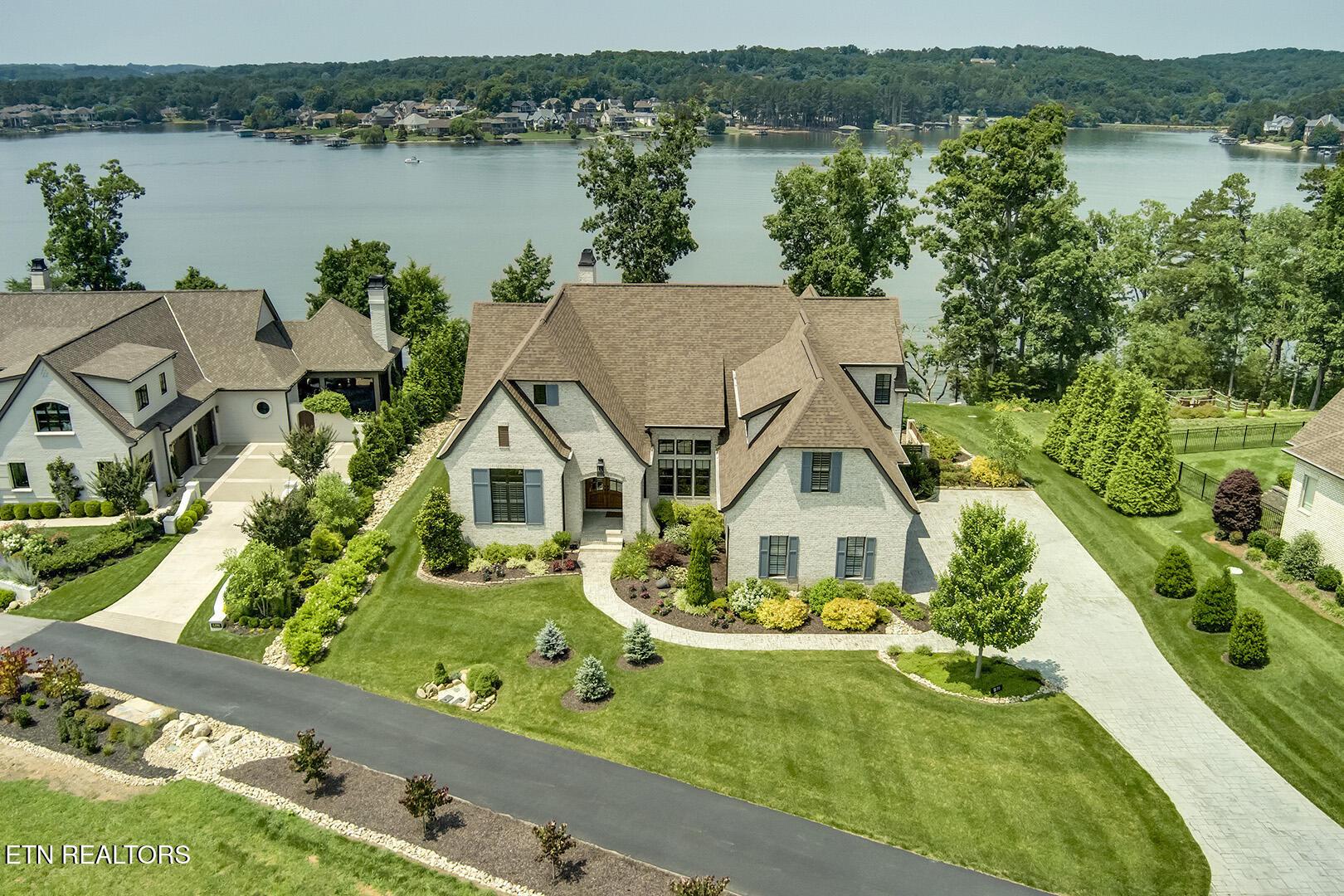 Image 4: 04_ShadowHillDrive_1270_FrontElevated