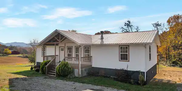 Image 2: 2_05