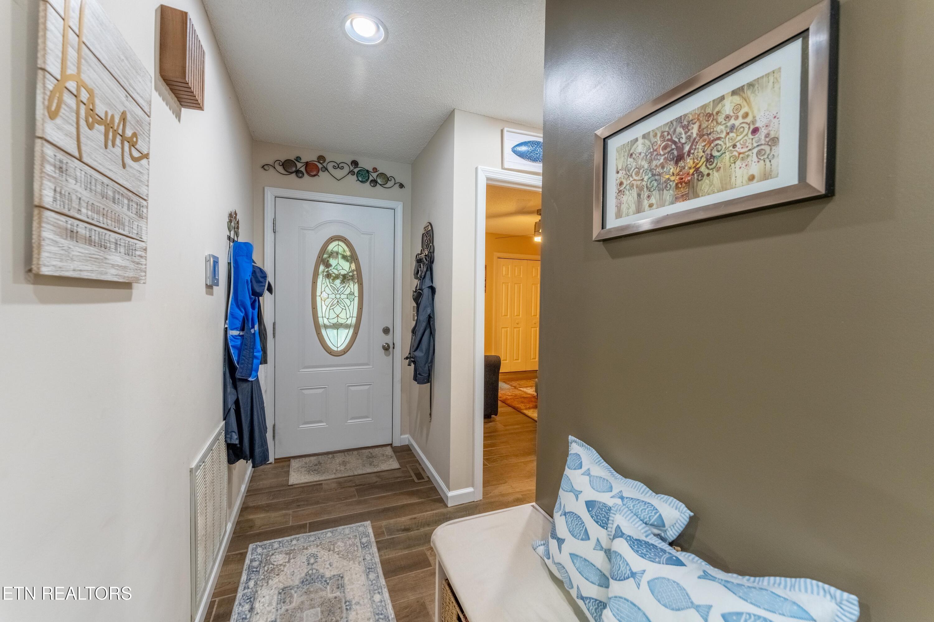 Image 4: Foyer