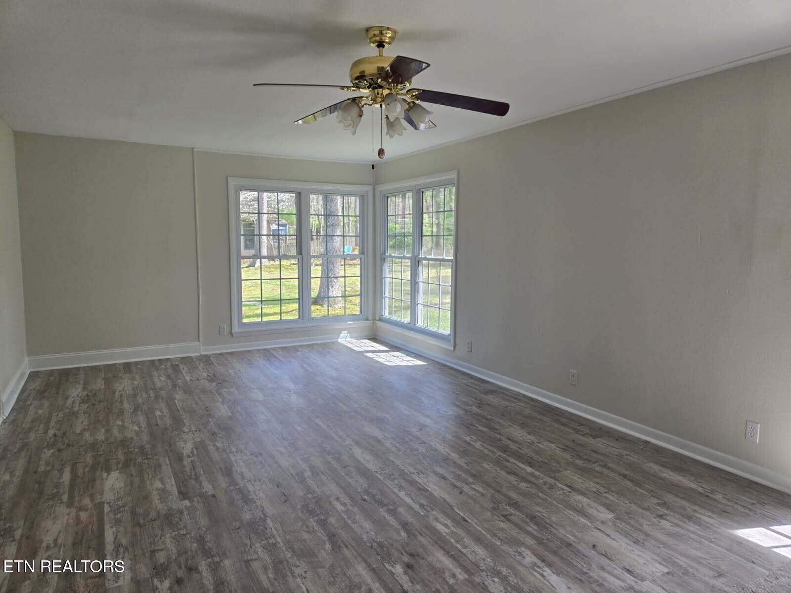 Image 4: Living room