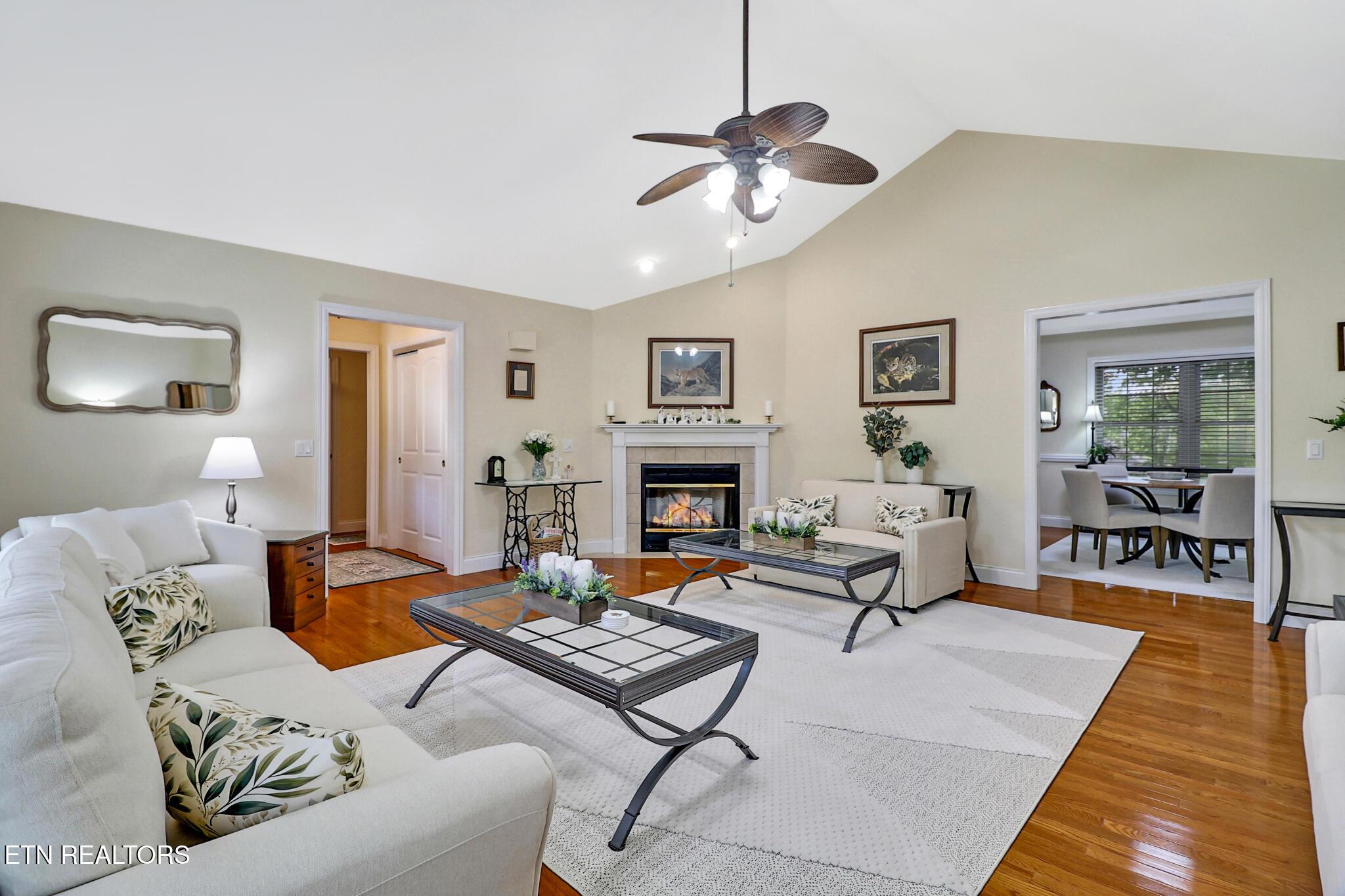 Image 2: Living room