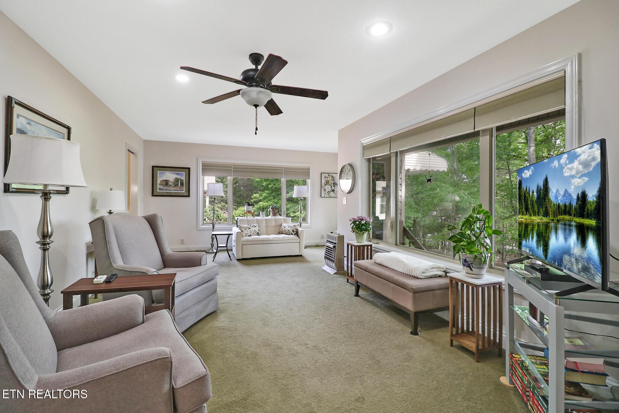 Image 3: Sunroom