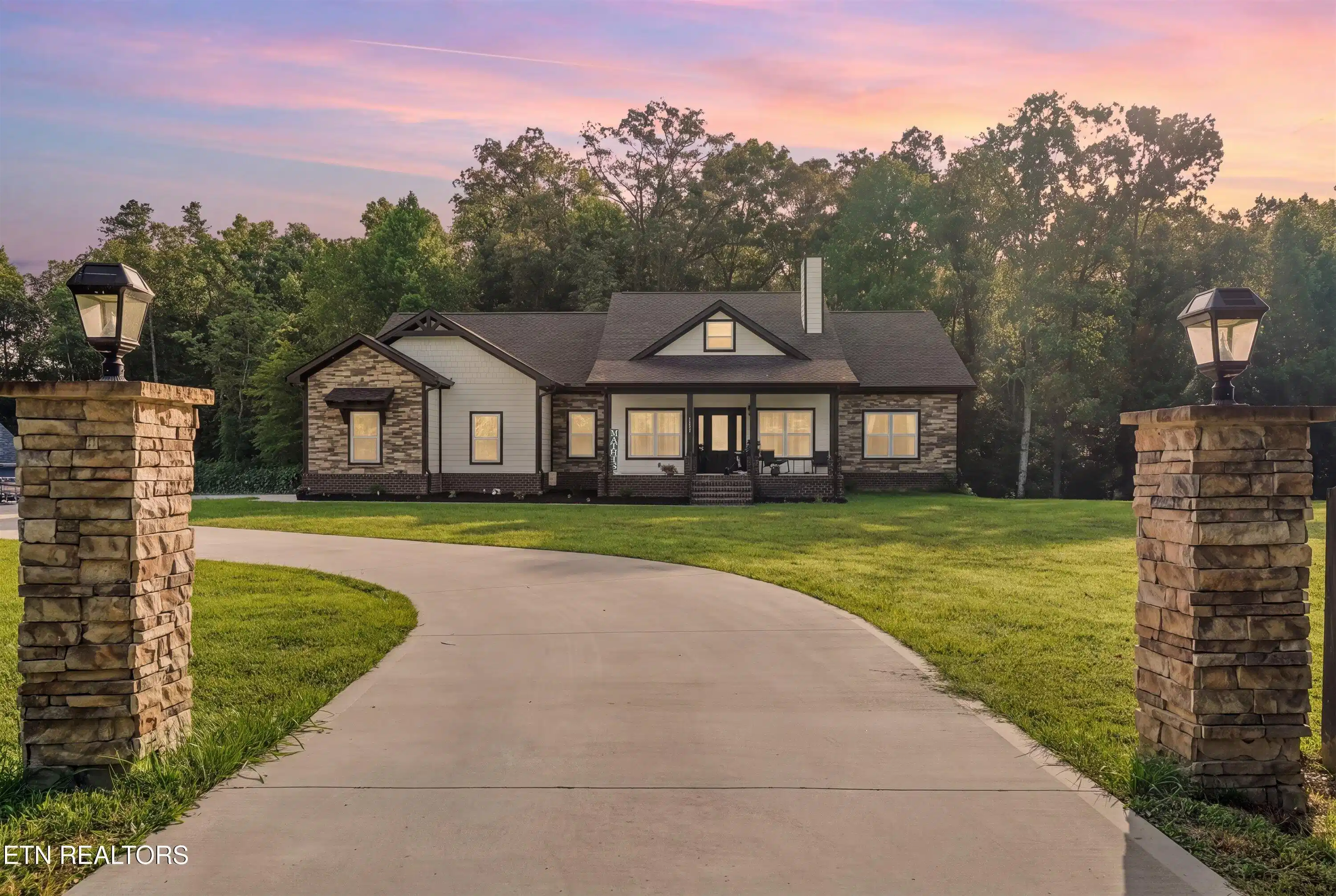 Image 1: Welcome to 964 Deerwood Dr