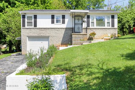 2015 Carolyn Drive