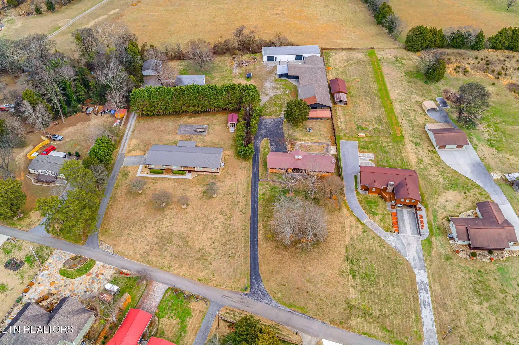 Image 1: 71-web-or-mls-852 Collie Cove Court-68