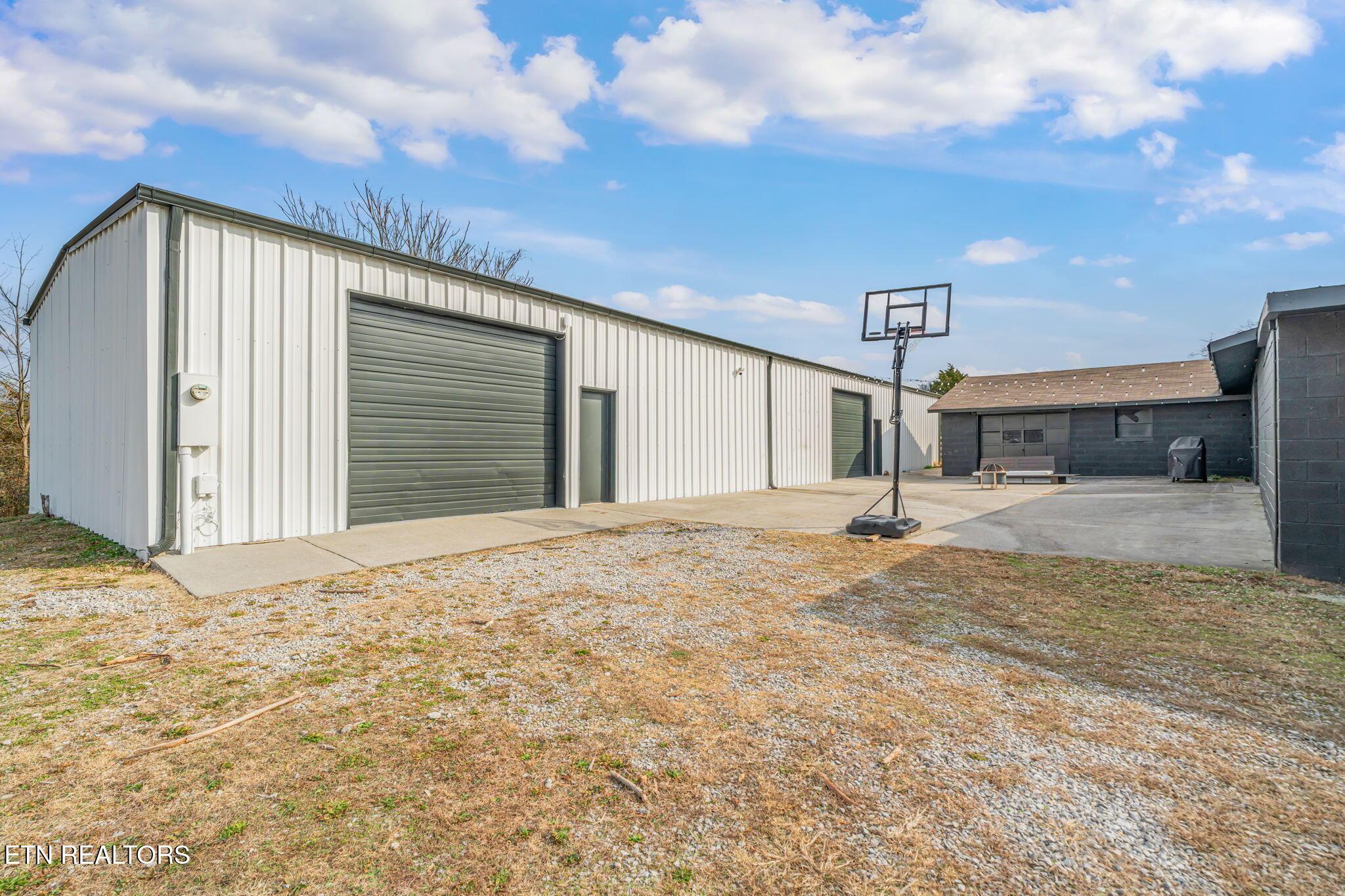 Image 3: 33-web-or-mls-852 Collie Cove Court-26