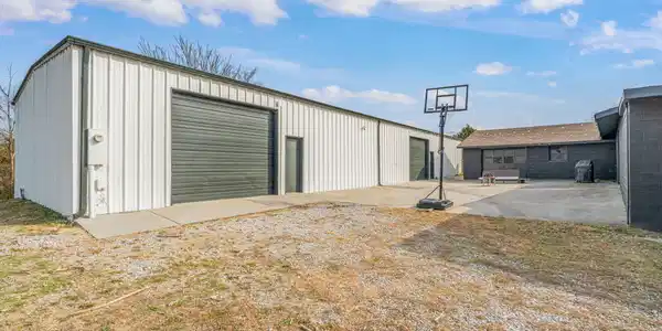 Image 3: 33-web-or-mls-852 Collie Cove Court-26