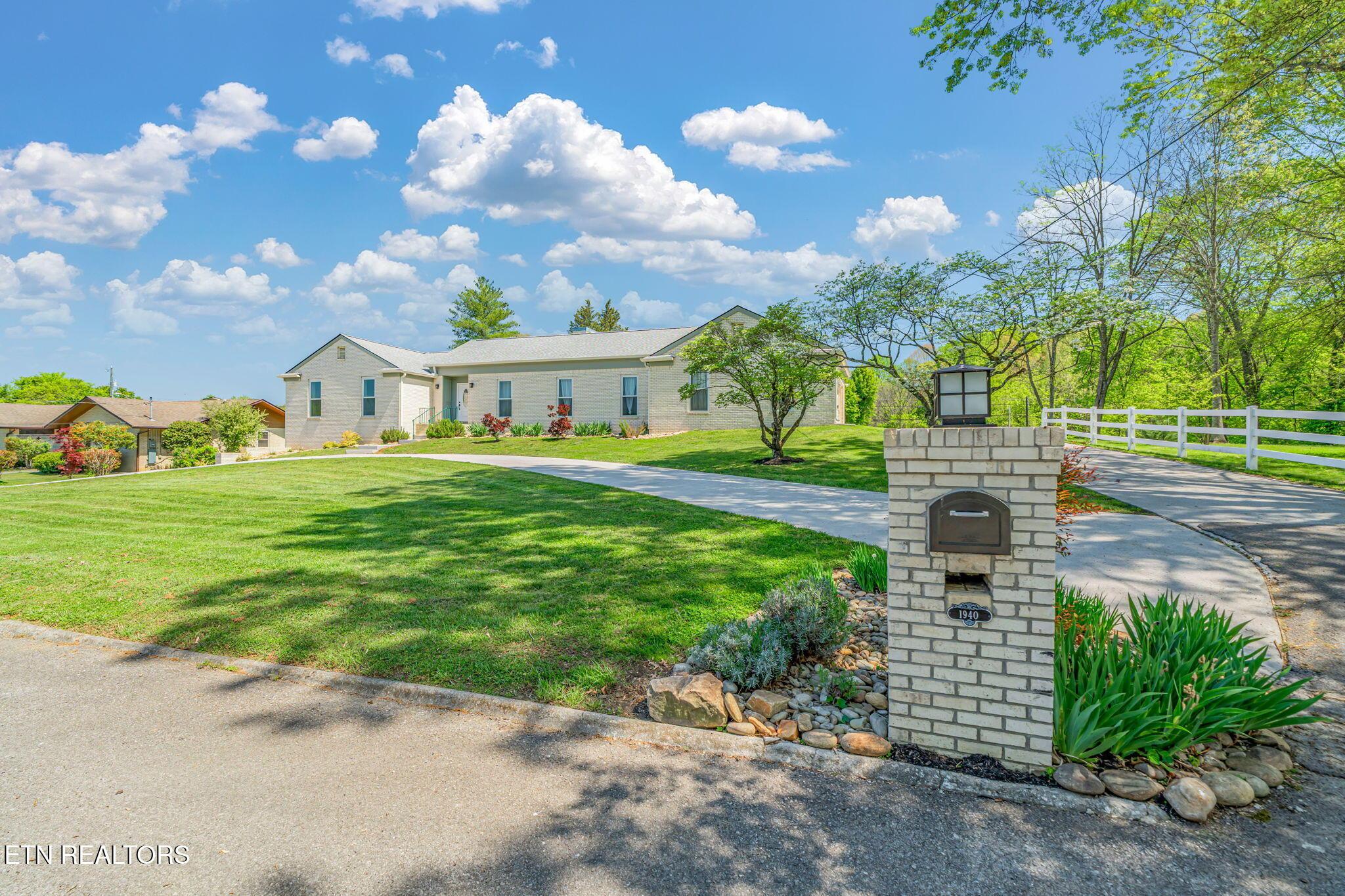 Image 2: 3-web-or-mls-1940 River Shores Drive-4