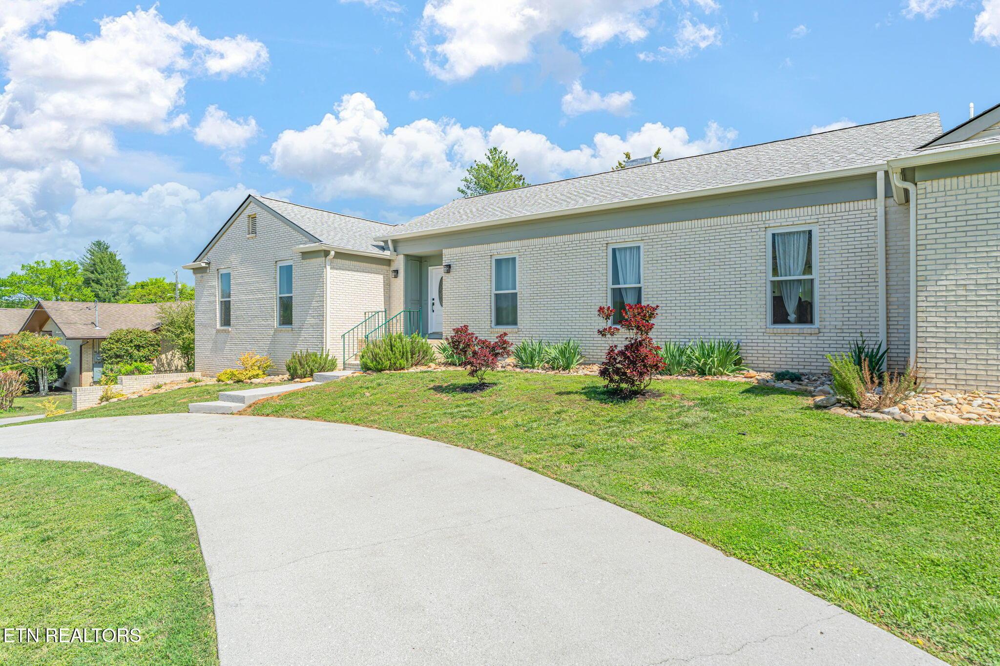 Image 3: 6-web-or-mls-1940 River Shores Drive-7