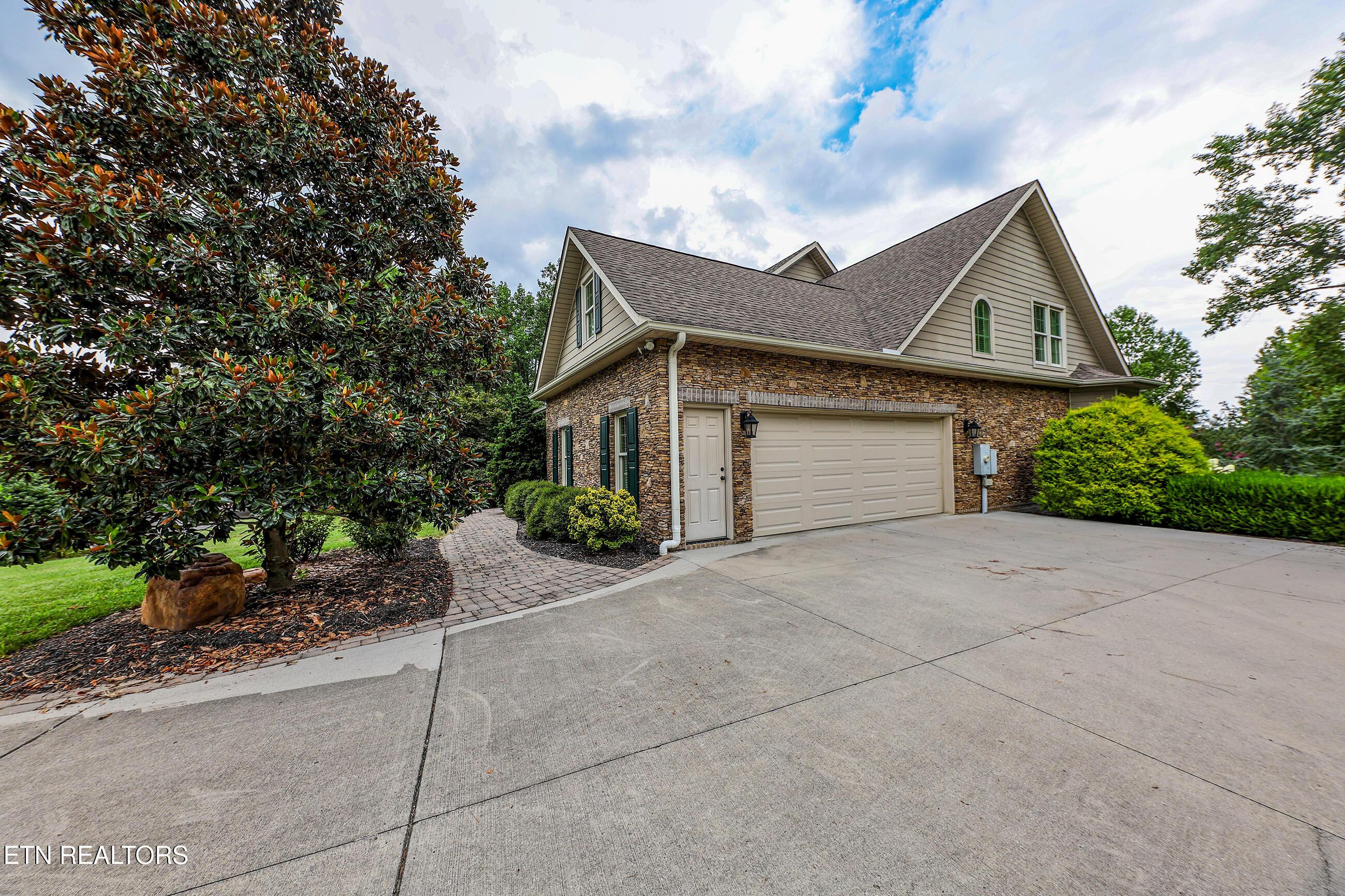 Image 3: 45r driveway1