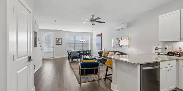 Image 4: 5-1406 Island Home Ave - 005