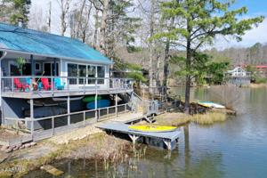 5811 Lakeshore Drive