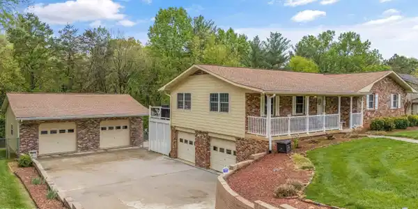 9920 Rainbow Drive