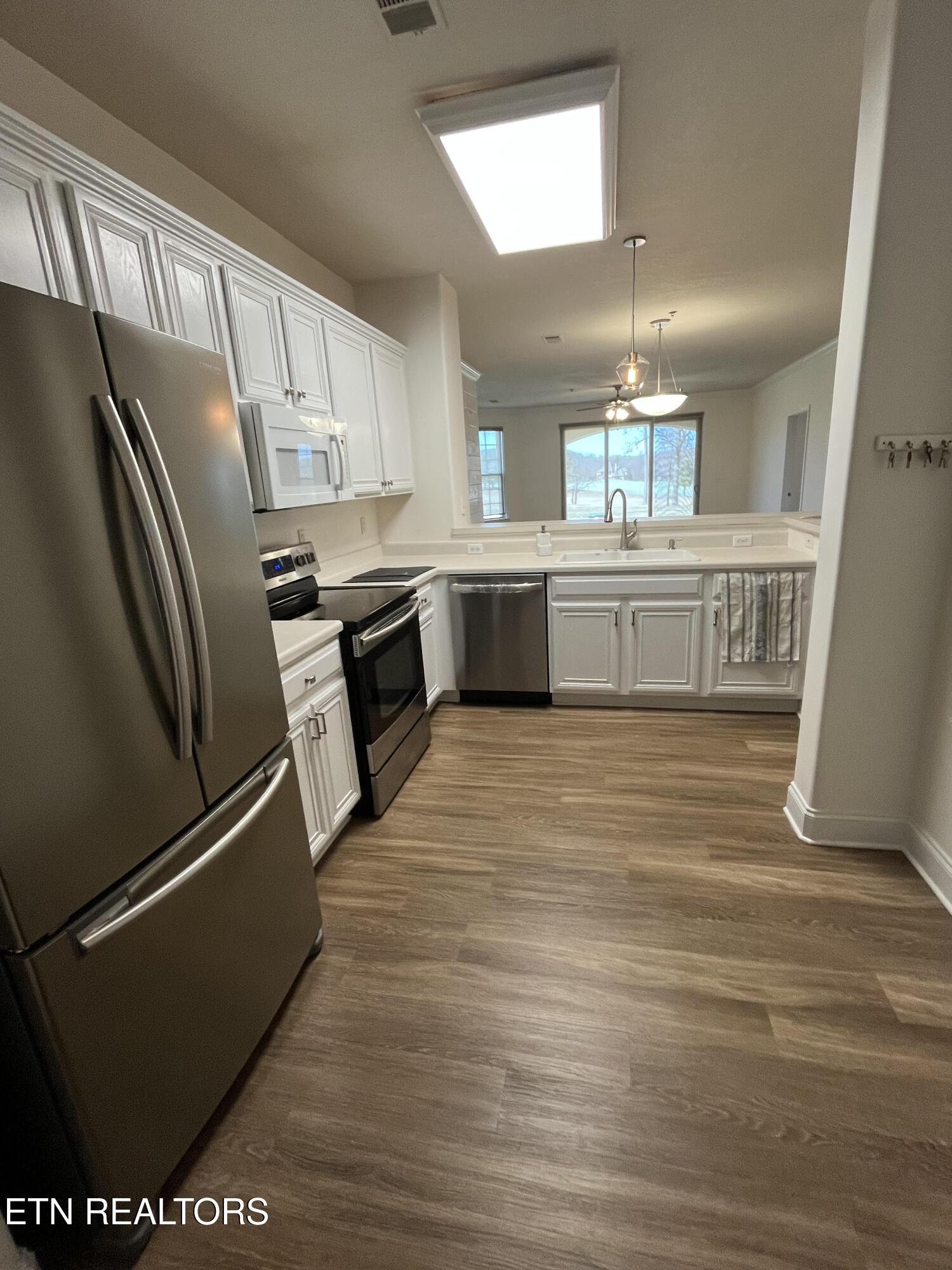 Image 3: kitchen