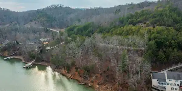 Image 4: homesandvideos aerials-10705