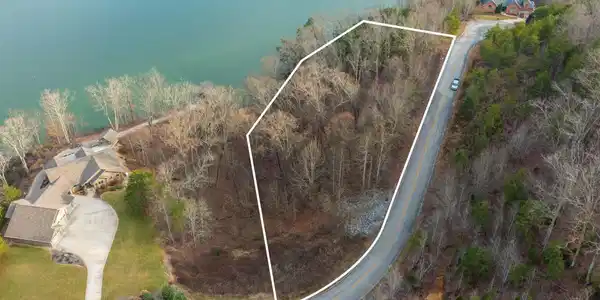 Image 2: homesandvideos aerials-10694 lines