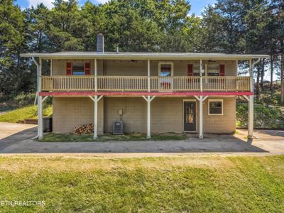 1420 Twin Oaks Rd