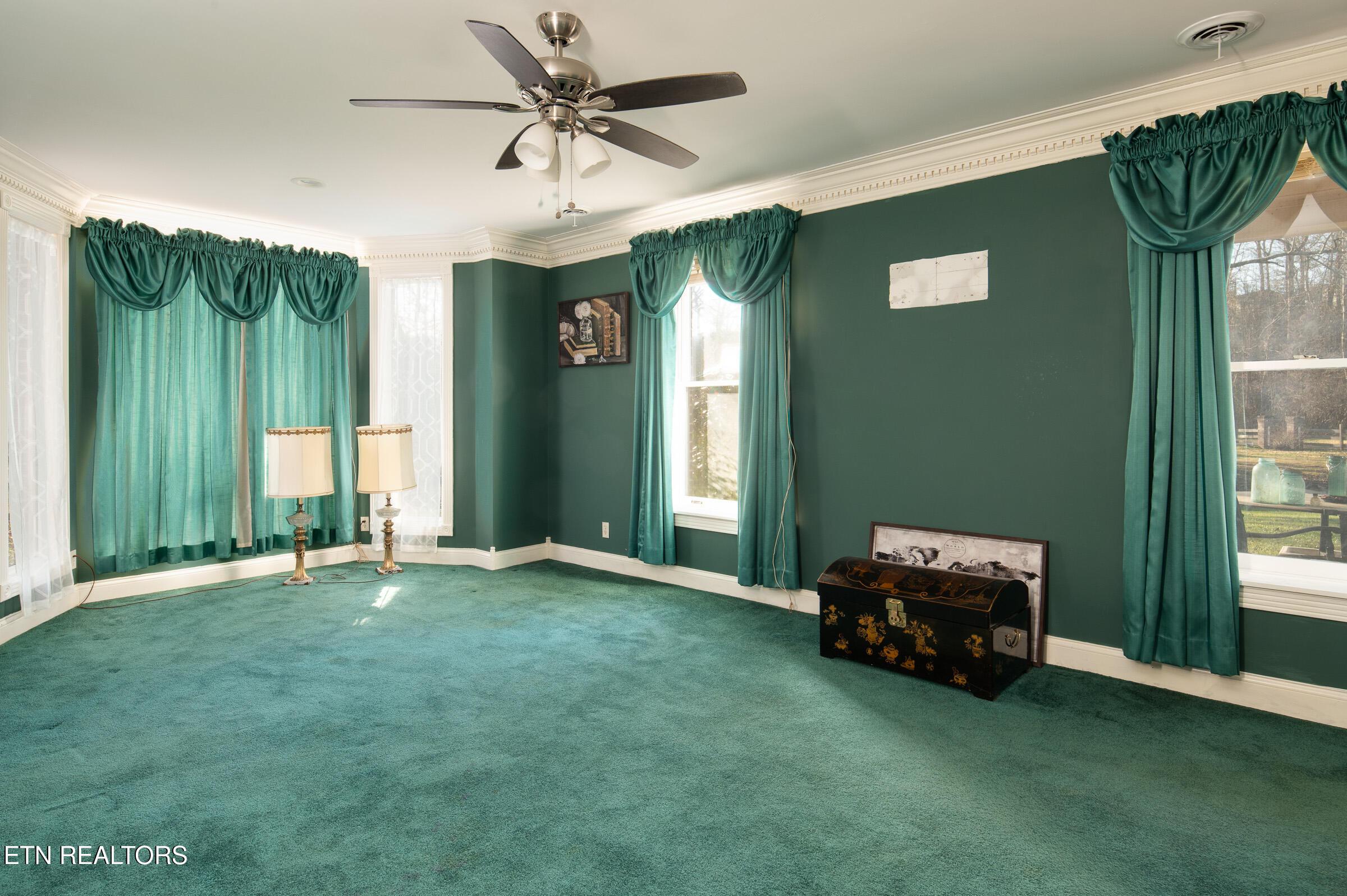 Image 4: Big living room