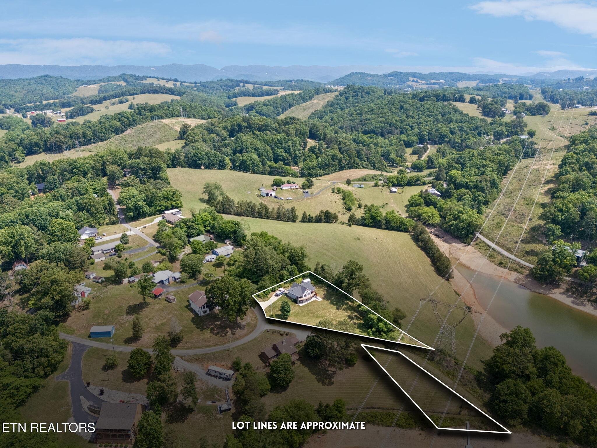 Image 2: Lakefront lot
