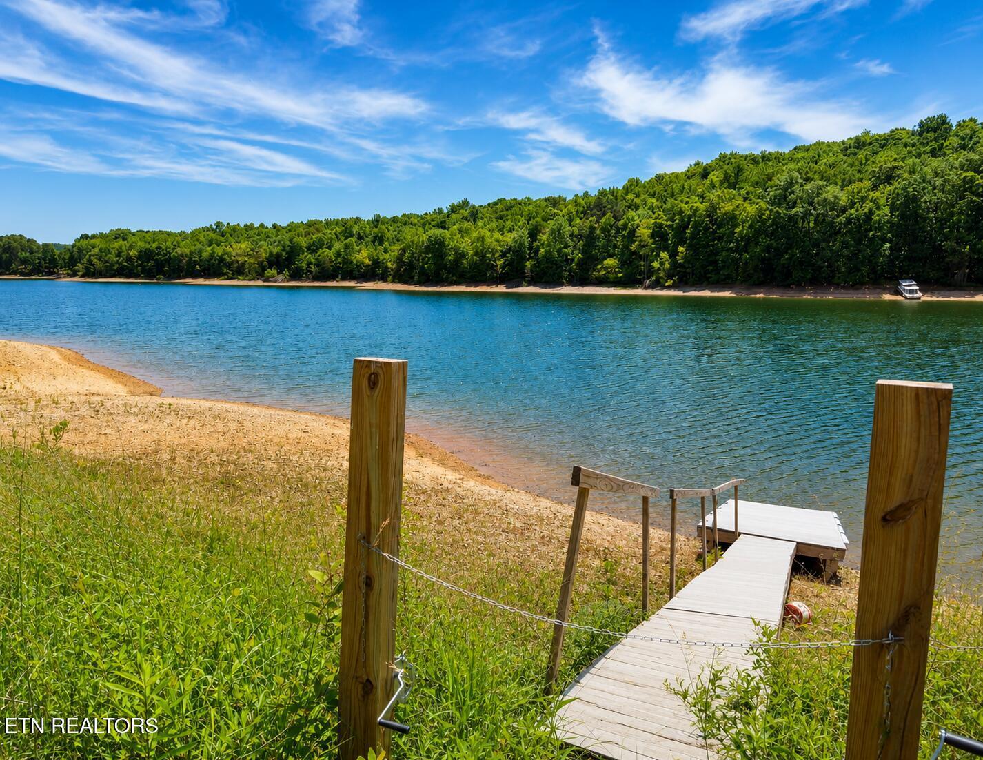 Image 4: 407n Ernie Roberts Rd - Private Dock
