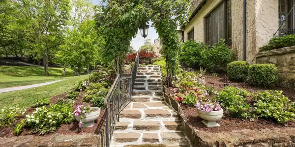 Image 4: Front Steps Arch
