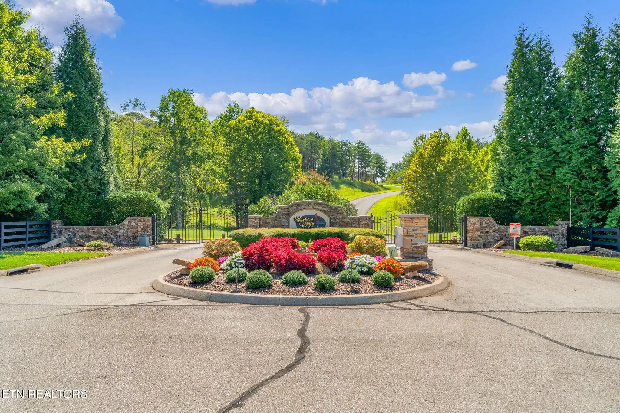 Image 1: 1-web-or-mls-104 Blue Heron Bluff