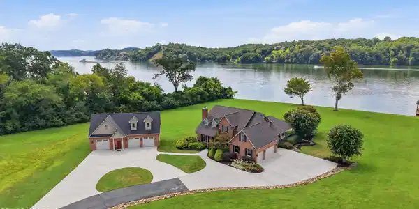 Image 2: 16-print-016_4262LakeMeadow