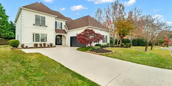 9904 Giverny Circle