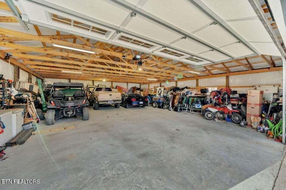 Image 3: Garage Blk Alder