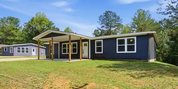 Image 3: 200 Sable Road (2)