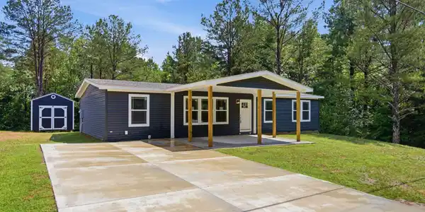 Image 4: 200 Sable Road (3)
