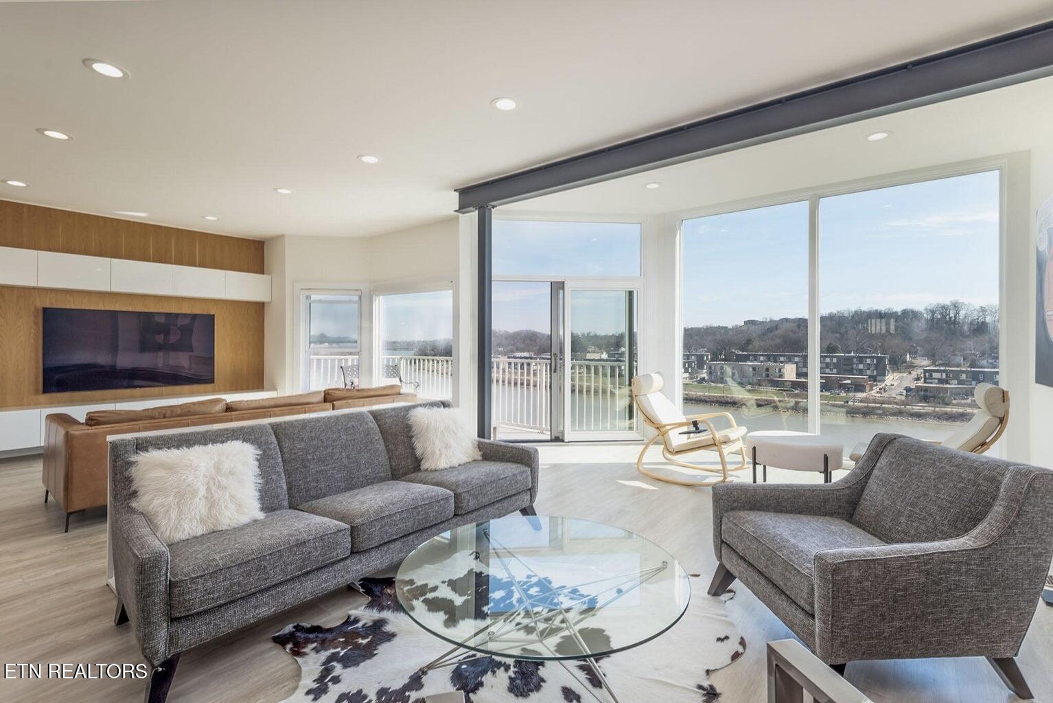 Image 2: Living Room