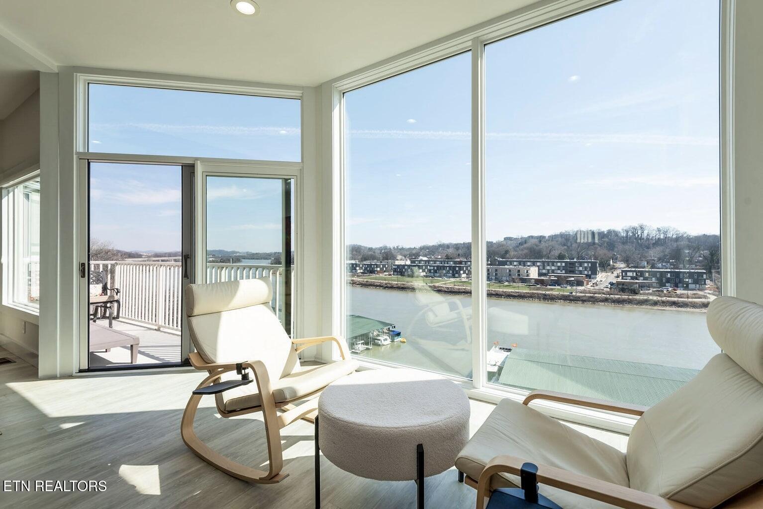 Image 3: Sitting Area
