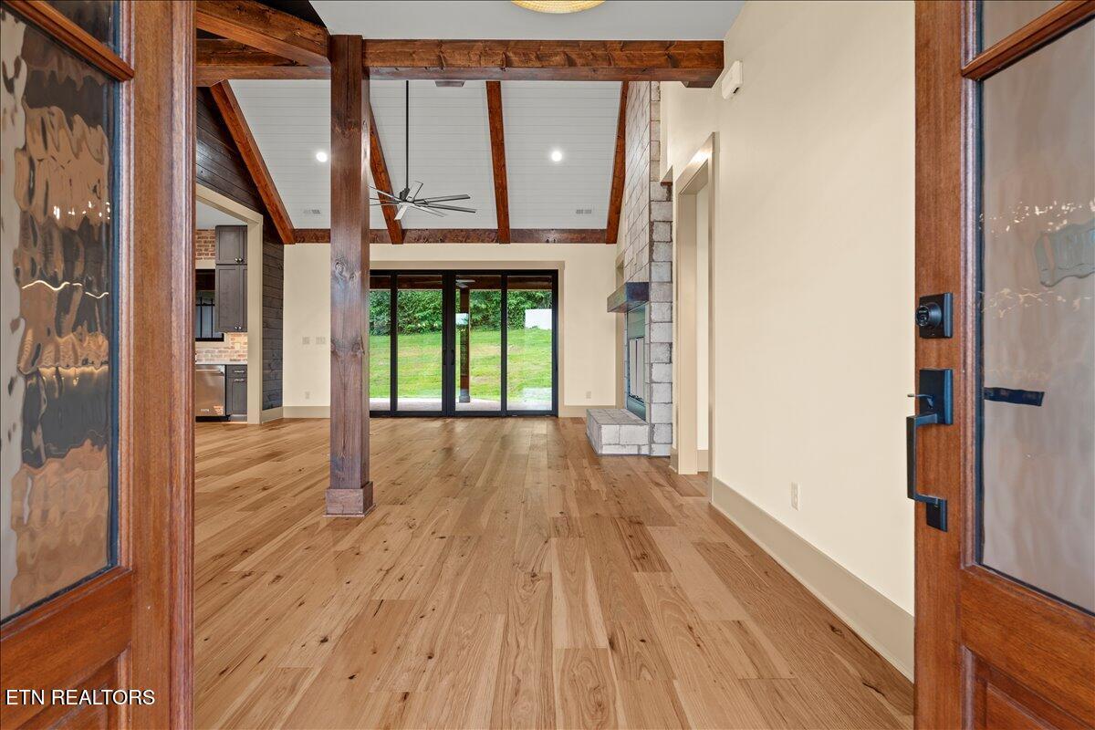 Image 4: Foyer