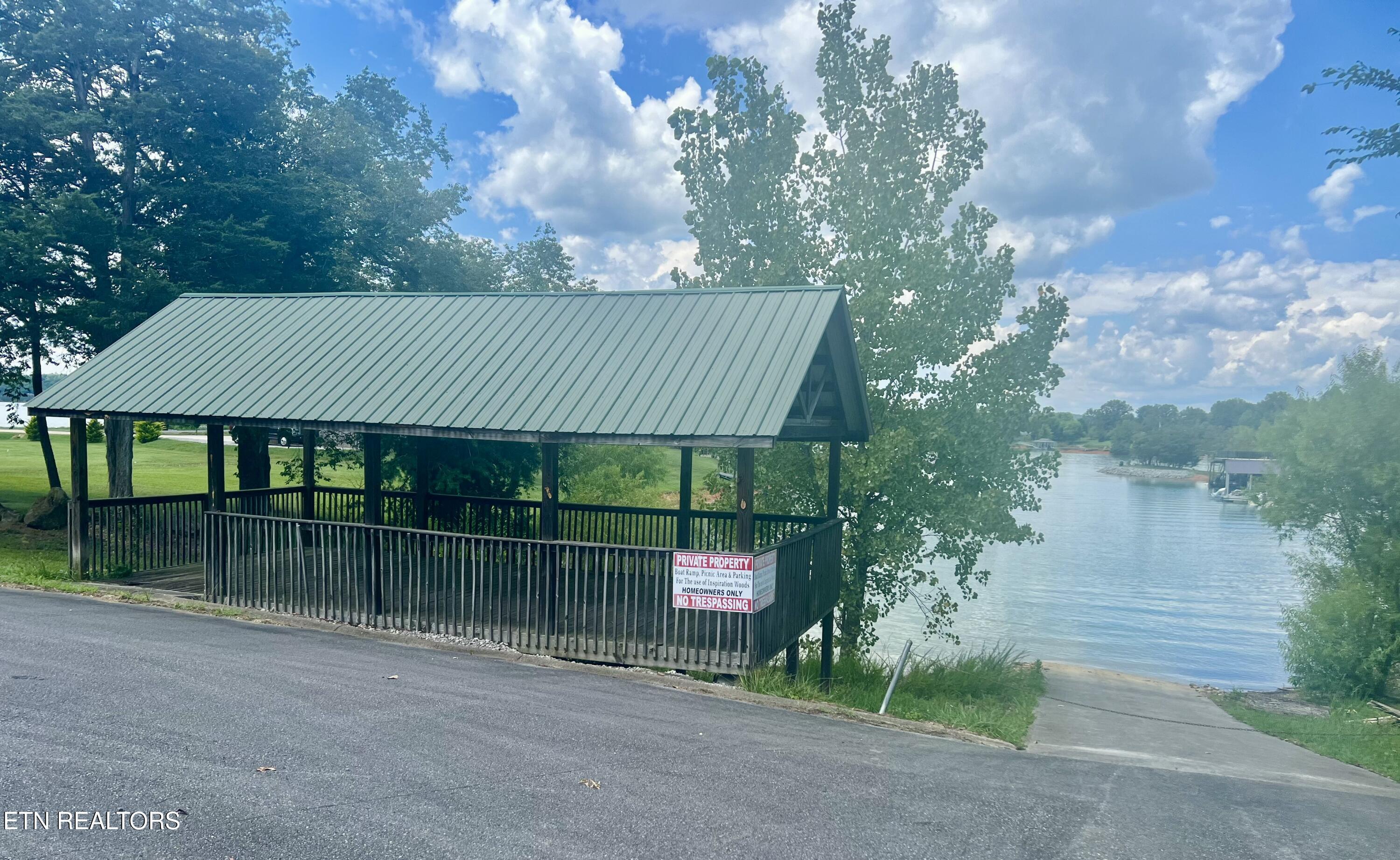 Image 3: Boat Ramp/Pavillion