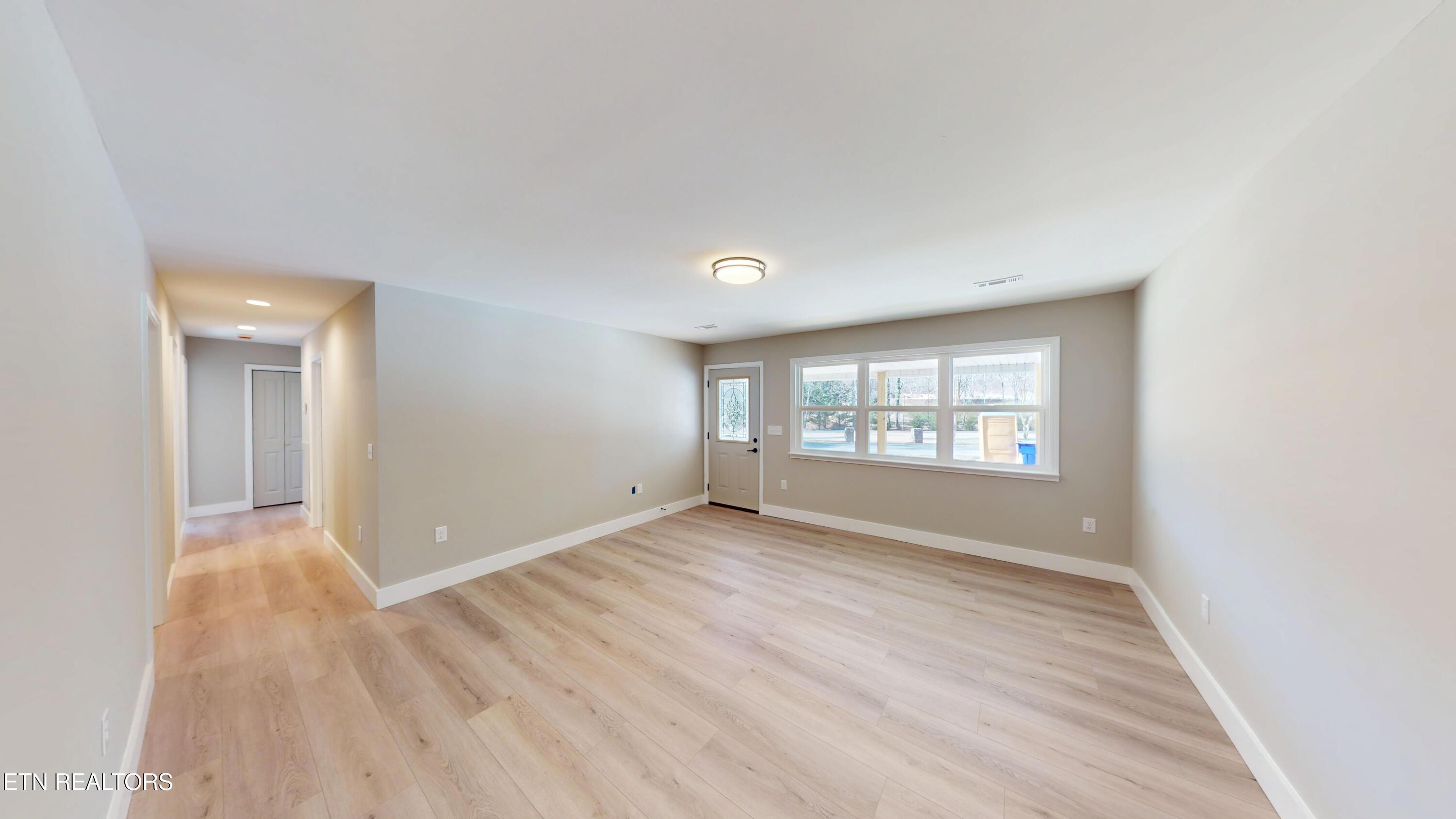 Image 4: 2-Living Room 1