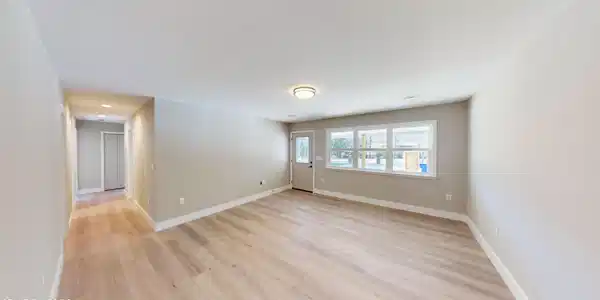 Image 4: 2-Living Room 1