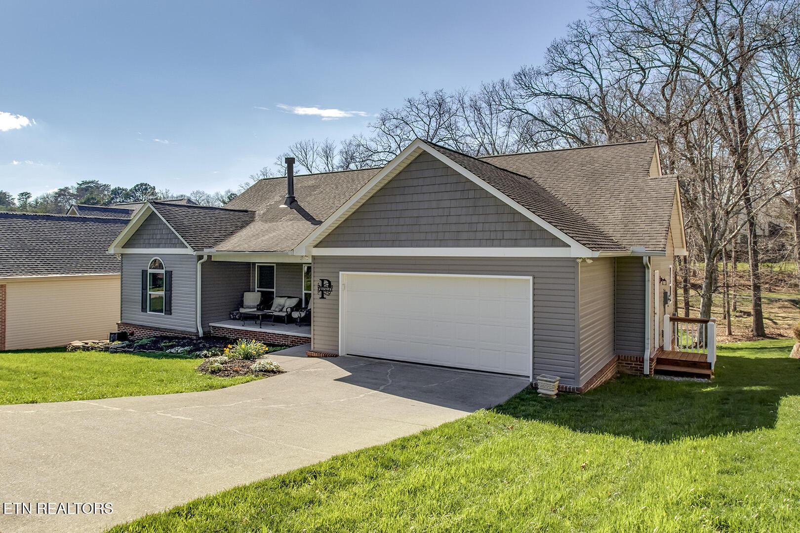 Image 4: 04_146 Daleyuhski Way_FrontRight