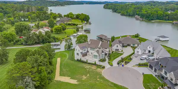 Image 3: 3-web-or-mls-1607 Yatchsman Way-2