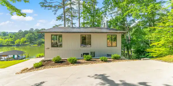 Image 2: 1-print-3594 Lakeland Drive-43
