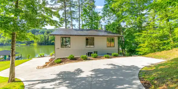 Image 3: 2-print-3594 Lakeland Drive-44